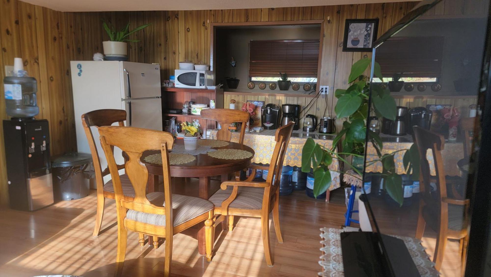 Charming - 2 Bedrooms Suite, 1 Full Bath & Family Room Kamloops Exterior foto